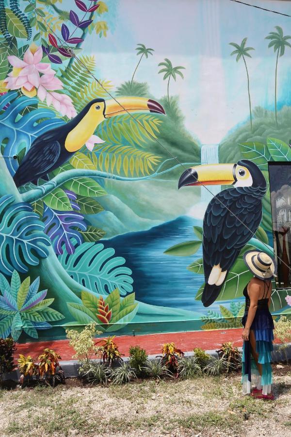 Casa Chukum Bacalar Exterior foto Detail of the mural