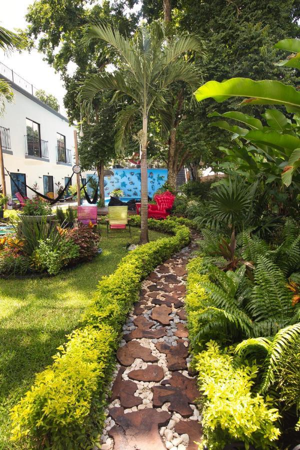 Casa Chukum Bacalar Exterior foto The garden at the hostel