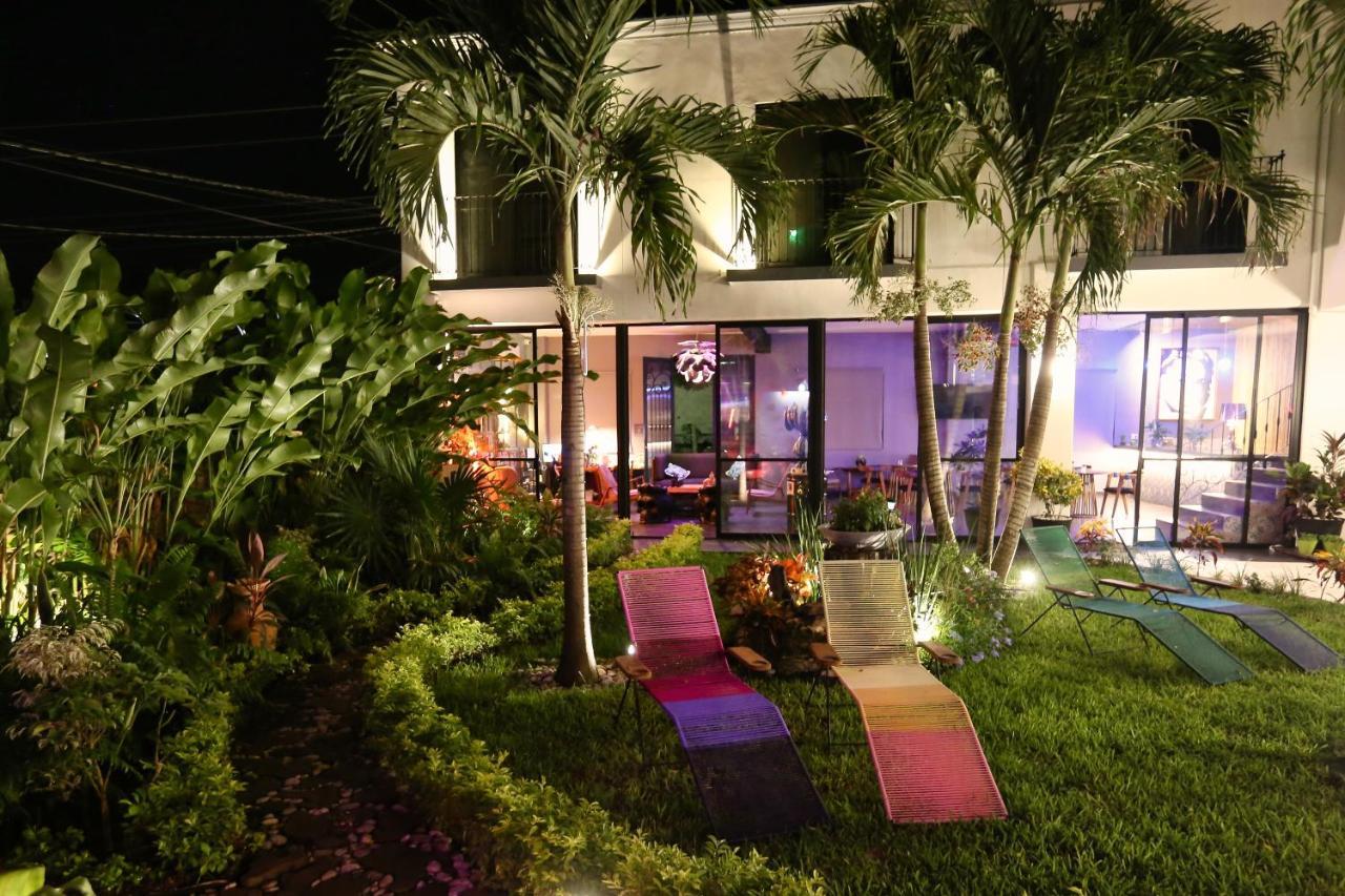 Casa Chukum Bacalar Exterior foto The garden at the hotel